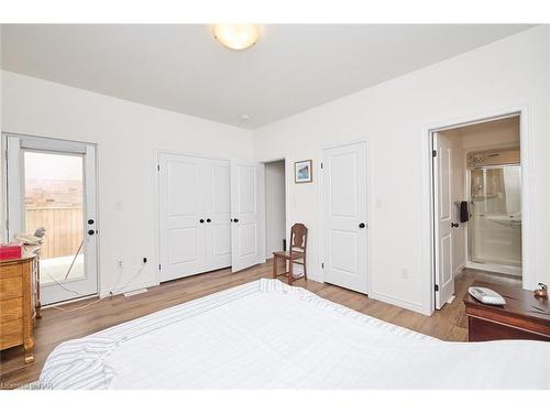 8 King Street Street, Fort Erie, ON - Indoor Photo Showing Bedroom