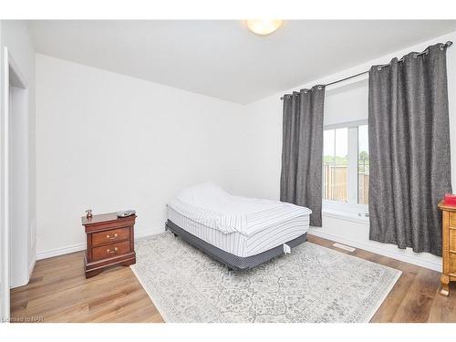 8 King Street Street, Fort Erie, ON - Indoor Photo Showing Bedroom