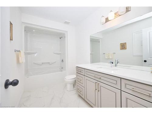 8 King Street Street, Fort Erie, ON - Indoor Photo Showing Bathroom