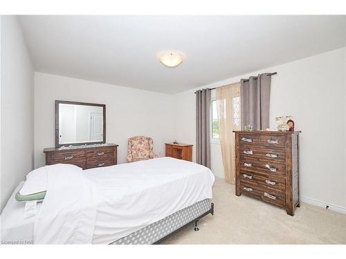 8 King Street Street, Fort Erie, ON - Indoor Photo Showing Bedroom