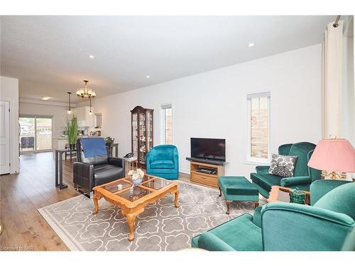 8 King Street Street, Fort Erie, ON - Indoor Photo Showing Living Room