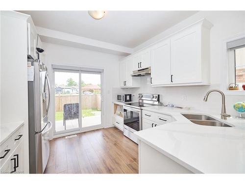 8 King Street Street, Fort Erie, ON - Indoor Photo Showing Kitchen With Double Sink