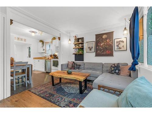 190 York Street, St. Catharines, ON - Indoor Photo Showing Living Room