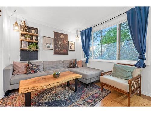 190 York Street, St. Catharines, ON - Indoor Photo Showing Living Room