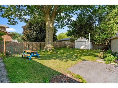 6525 O'Neil Street, Niagara Falls, ON - Outdoor With Backyard