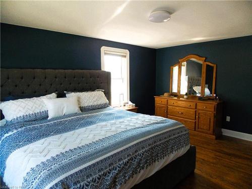 57 Edgar Street, Welland, ON - Indoor Photo Showing Bedroom