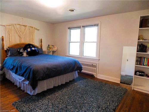 57 Edgar Street, Welland, ON - Indoor Photo Showing Bedroom