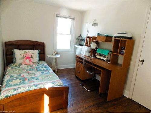 57 Edgar Street, Welland, ON - Indoor Photo Showing Bedroom