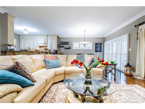 43 Cherry Ridge Boulevard Boulevard, Fenwick, ON - Indoor Photo Showing Living Room