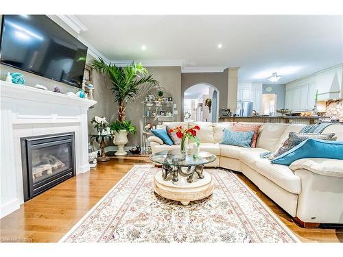 43 Cherry Ridge Boulevard Boulevard, Fenwick, ON - Indoor Photo Showing Living Room With Fireplace