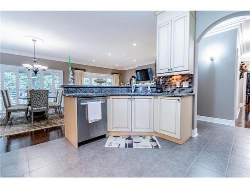 43 Cherry Ridge Boulevard Boulevard, Fenwick, ON - Indoor Photo Showing Kitchen