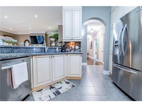 43 Cherry Ridge Boulevard Boulevard, Fenwick, ON - Indoor Photo Showing Kitchen With Upgraded Kitchen