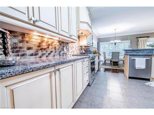 43 Cherry Ridge Boulevard Boulevard, Fenwick, ON - Indoor Photo Showing Kitchen