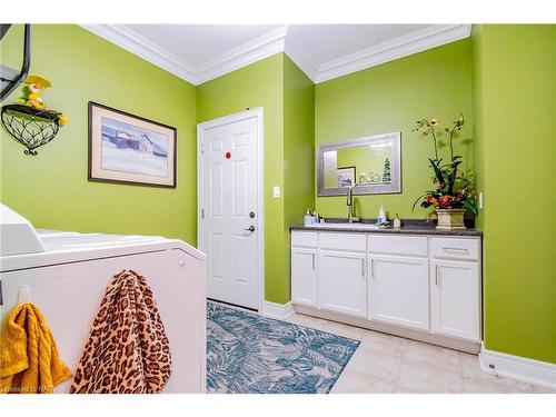 43 Cherry Ridge Boulevard Boulevard, Fenwick, ON - Indoor Photo Showing Laundry Room