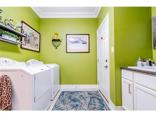 43 Cherry Ridge Boulevard Boulevard, Fenwick, ON - Indoor Photo Showing Laundry Room