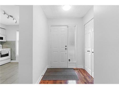 1-5 Carn Castle Gate, St. Catharines, ON - Indoor Photo Showing Other Room