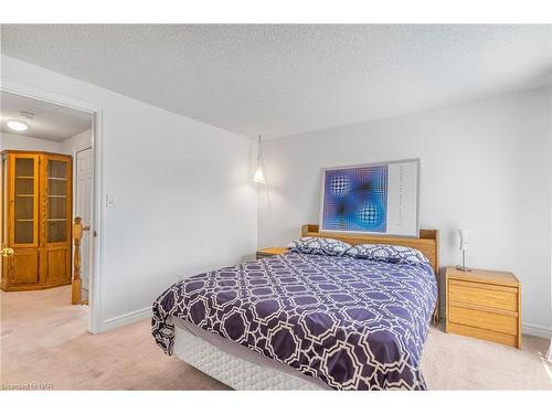 1-5 Carn Castle Gate, St. Catharines, ON - Indoor Photo Showing Bedroom