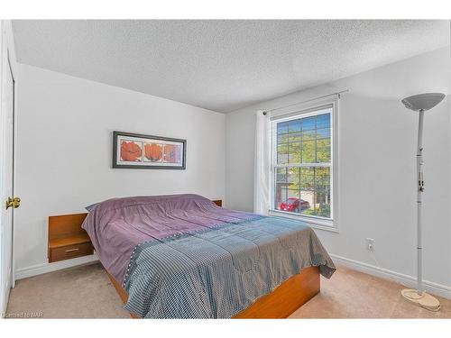 1-5 Carn Castle Gate, St. Catharines, ON - Indoor Photo Showing Bedroom