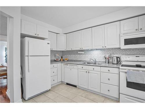 1-5 Carn Castle Gate, St. Catharines, ON - Indoor Photo Showing Kitchen With Double Sink