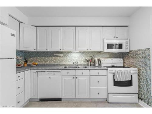 1-5 Carn Castle Gate, St. Catharines, ON - Indoor Photo Showing Kitchen With Double Sink