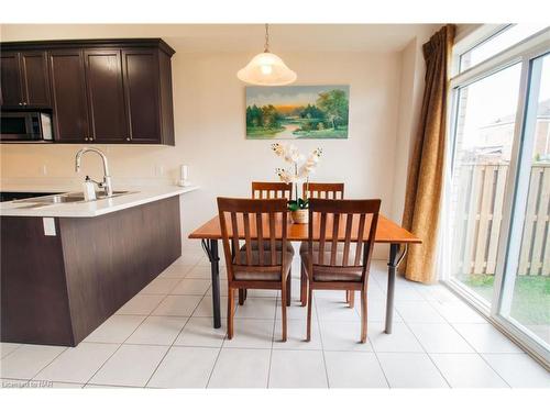 9 White Ash Road, Thorold, ON - Indoor Photo Showing Dining Room