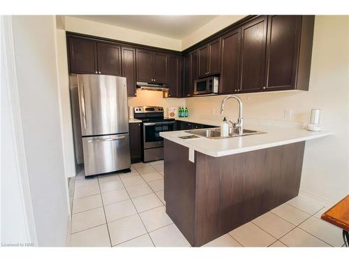 9 White Ash Road, Thorold, ON - Indoor Photo Showing Kitchen With Stainless Steel Kitchen