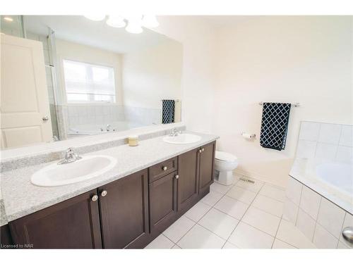 9 White Ash Road, Thorold, ON - Indoor Photo Showing Bathroom