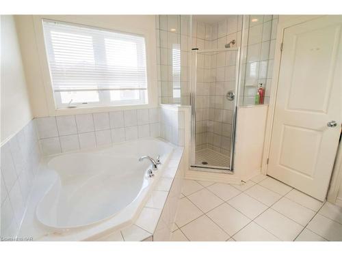 9 White Ash Road, Thorold, ON - Indoor Photo Showing Bathroom