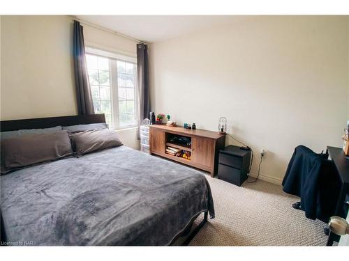 9 White Ash Road, Thorold, ON - Indoor Photo Showing Bedroom