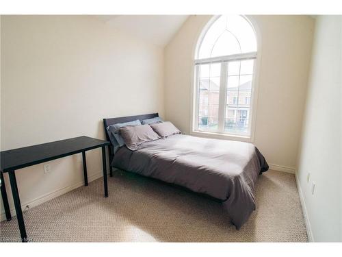 9 White Ash Road, Thorold, ON - Indoor Photo Showing Bedroom