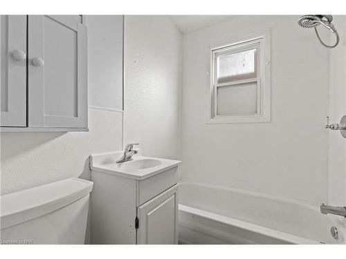 28 Division Street, St. Catharines, ON - Indoor Photo Showing Bathroom