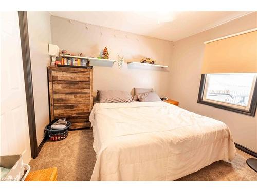 5 St Peter Street, St. Catharines, ON - Indoor Photo Showing Bedroom