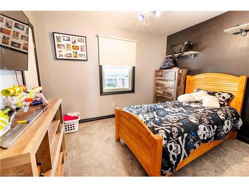 5 St Peter Street, St. Catharines, ON - Indoor Photo Showing Bedroom