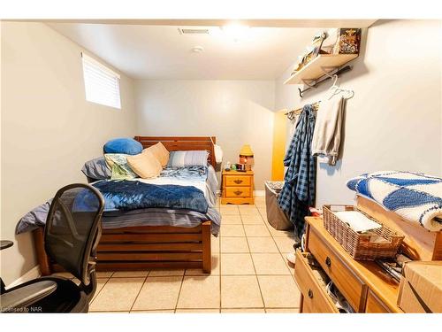 5 St Peter Street, St. Catharines, ON - Indoor Photo Showing Bedroom