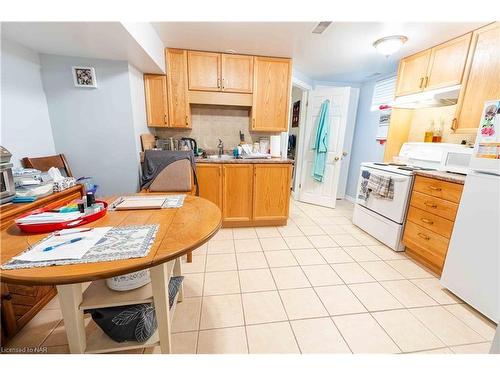 5 St Peter Street, St. Catharines, ON - Indoor Photo Showing Kitchen