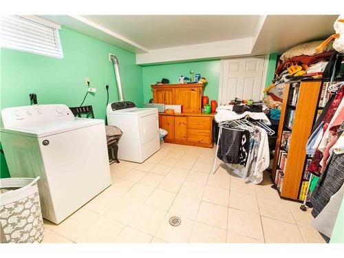 5 St Peter Street, St. Catharines, ON - Indoor Photo Showing Laundry Room