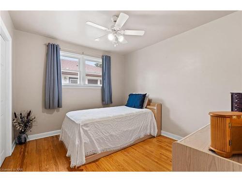 186 Glenwood Avenue, Port Colborne, ON - Indoor Photo Showing Bedroom