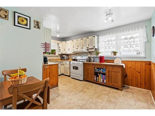 186 Glenwood Avenue, Port Colborne, ON - Indoor Photo Showing Kitchen