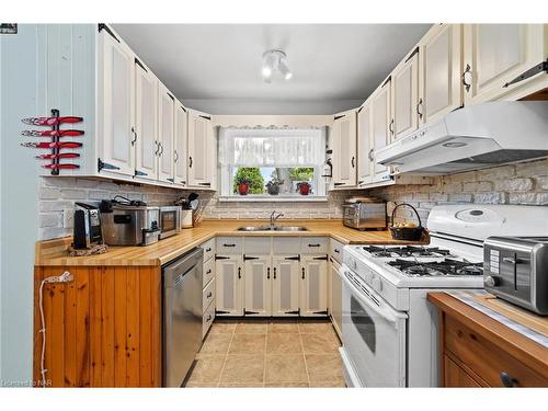 186 Glenwood Avenue, Port Colborne, ON - Indoor Photo Showing Kitchen With Double Sink