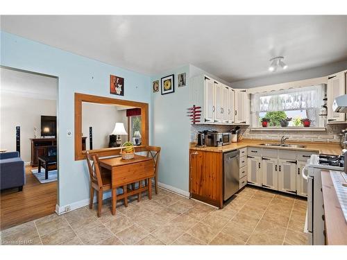 186 Glenwood Avenue, Port Colborne, ON - Indoor Photo Showing Kitchen With Double Sink