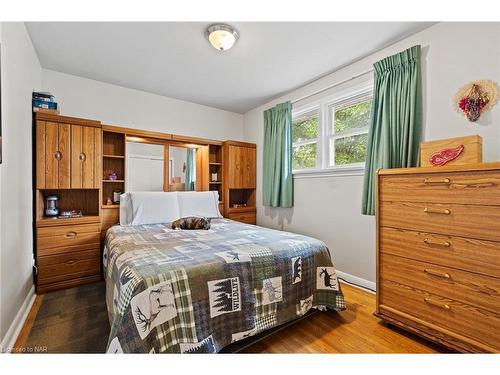 186 Glenwood Avenue, Port Colborne, ON - Indoor Photo Showing Bedroom