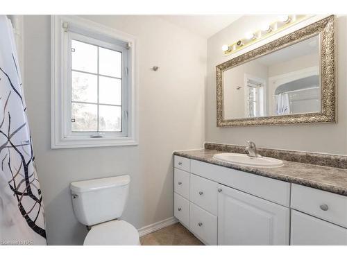 32 Mcnamara Street, Thorold, ON - Indoor Photo Showing Bathroom