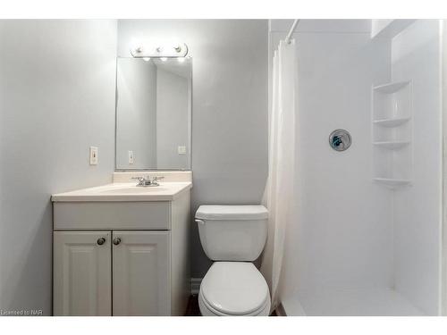 32 Mcnamara Street, Thorold, ON - Indoor Photo Showing Bathroom