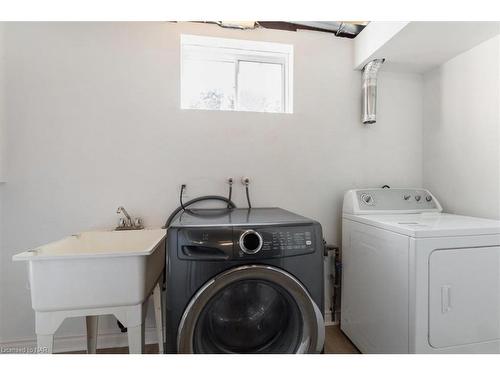 32 Mcnamara Street, Thorold, ON - Indoor Photo Showing Laundry Room