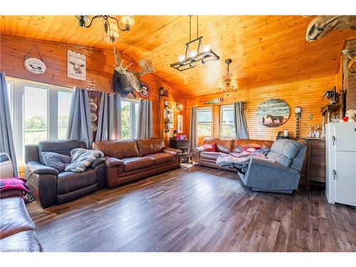 92 Warner Road, Niagara-On-The-Lake, ON - Indoor Photo Showing Living Room