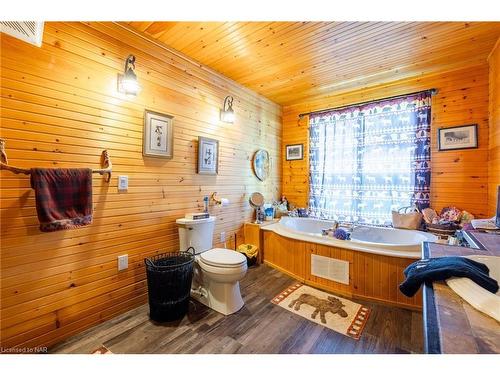 92 Warner Road, Niagara-On-The-Lake, ON - Indoor Photo Showing Bathroom