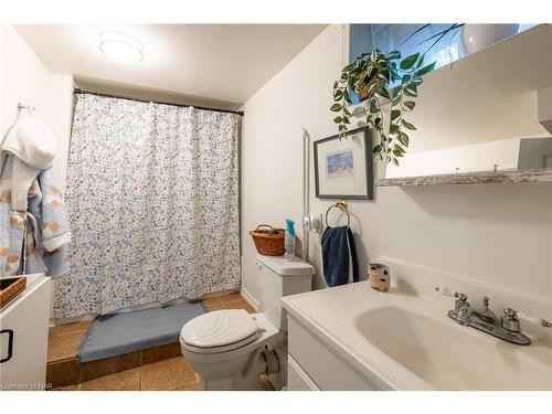 92 Warner Road, Niagara-On-The-Lake, ON - Indoor Photo Showing Bathroom