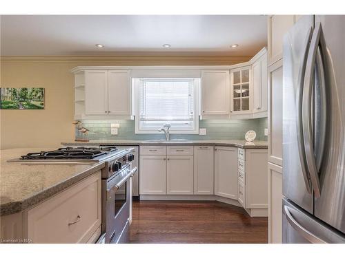 328 Niagara Boulevard, Niagara-On-The-Lake, ON - Indoor Photo Showing Kitchen