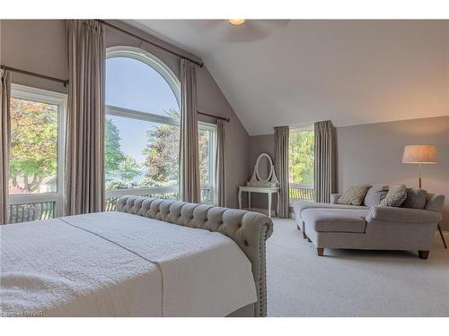 328 Niagara Boulevard, Niagara-On-The-Lake, ON - Indoor Photo Showing Bedroom