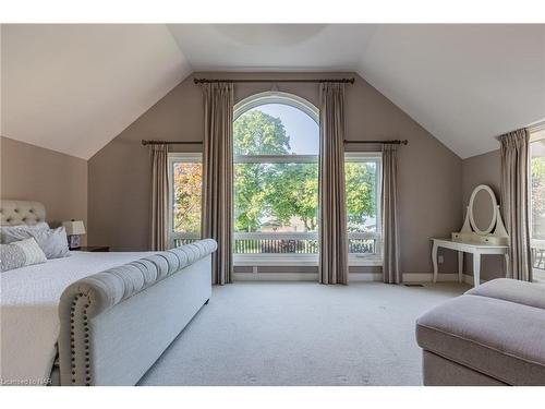 328 Niagara Boulevard, Niagara-On-The-Lake, ON - Indoor Photo Showing Bedroom